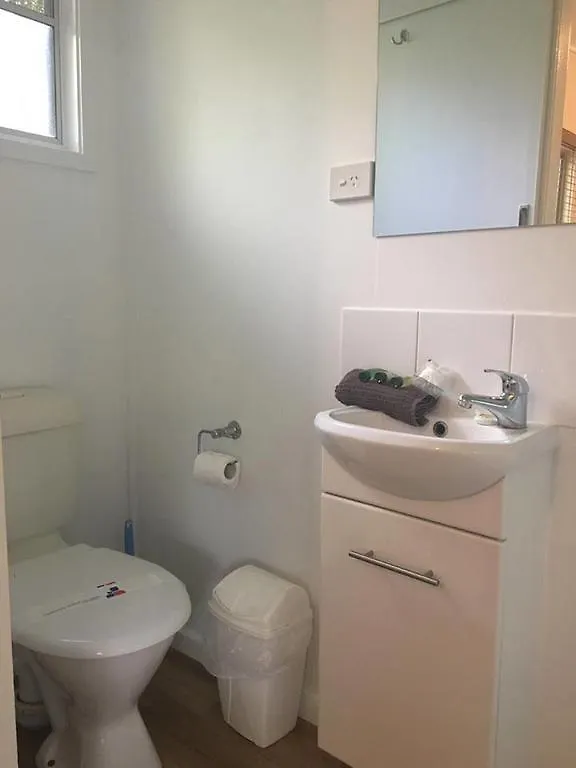 Mapleton Cabins & Caravan Park 3*,